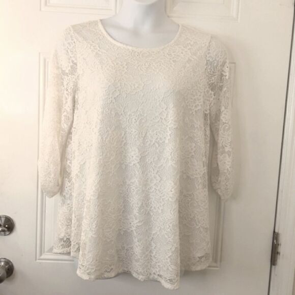 new directions Tops - New Directions off-white fully lined lace 3/4 sleeve with ruching tunic
